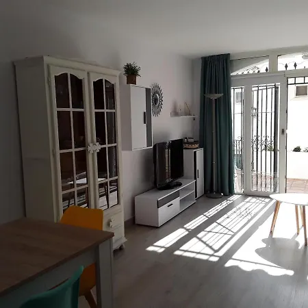 Dona Lola , Luminoso Calahonda, Mijas * Sitio de Calahonda