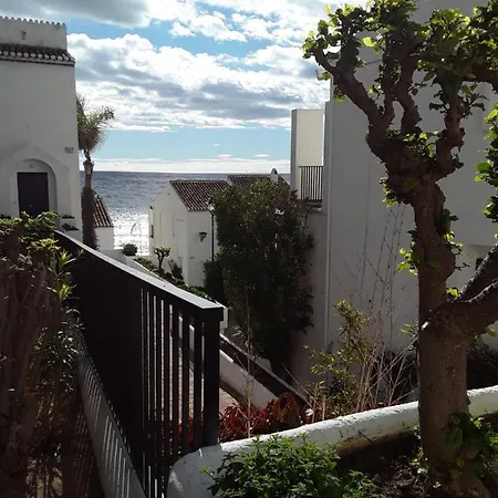 Dona Lola , Luminoso Calahonda, Mijas Sitio de Calahonda