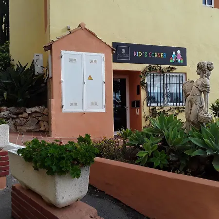 Dona Lola , Luminoso Calahonda, Mijas Sitio de Calahonda
