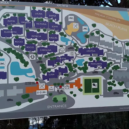 Dona Lola , Luminoso Calahonda, Mijas * Sitio de Calahonda